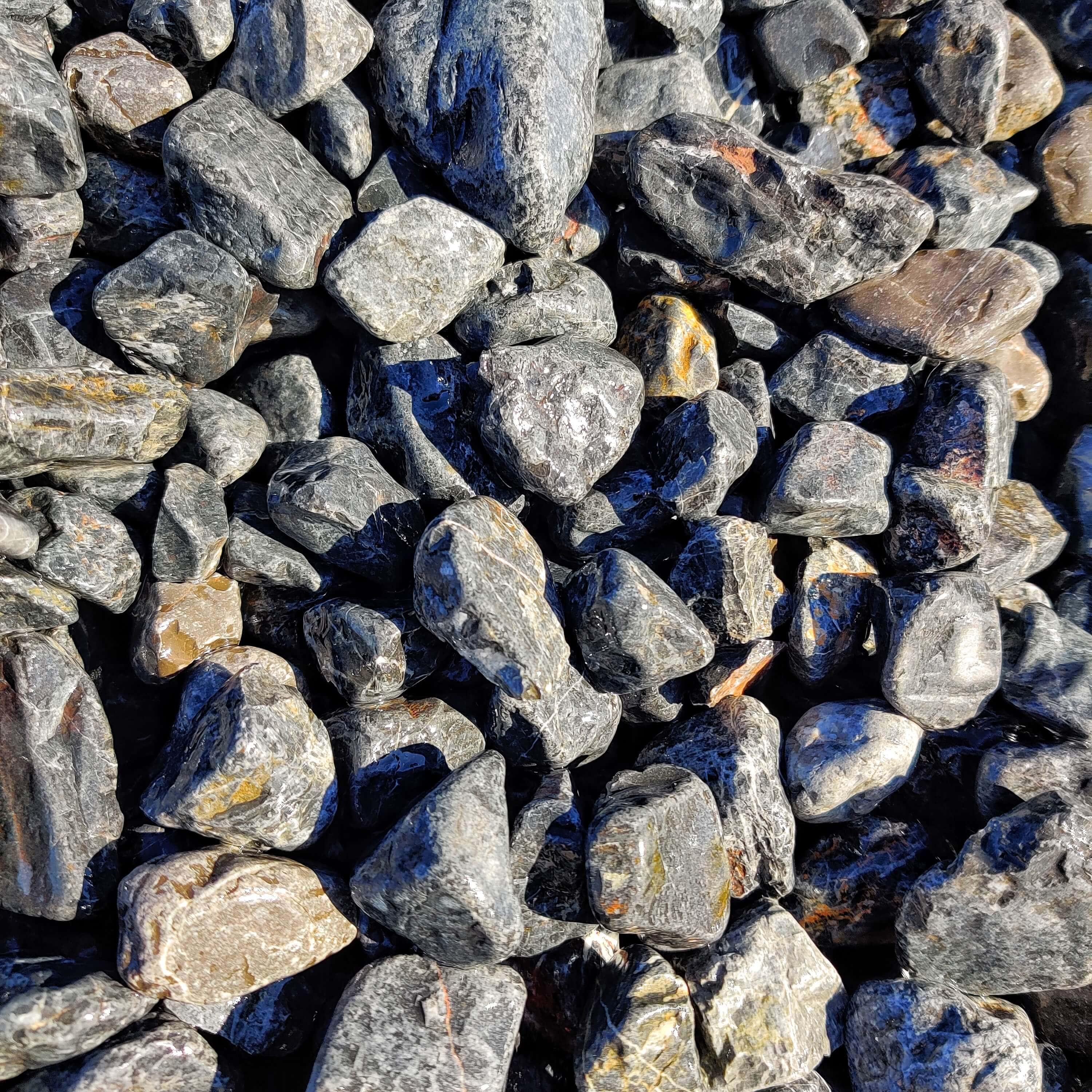 piedra canto rodado negro obsidiana