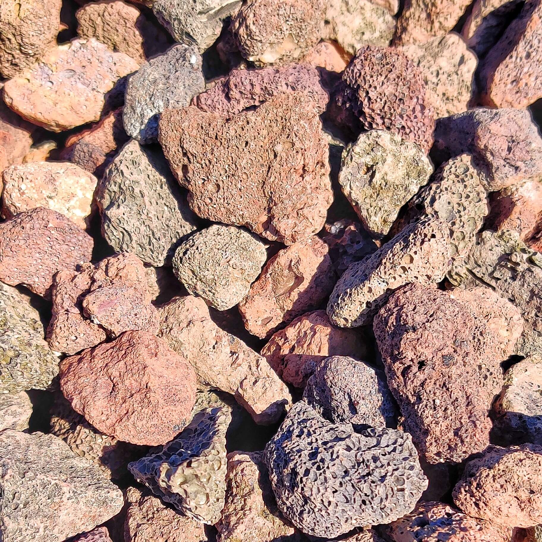 piedra canto rodado volcanica roja